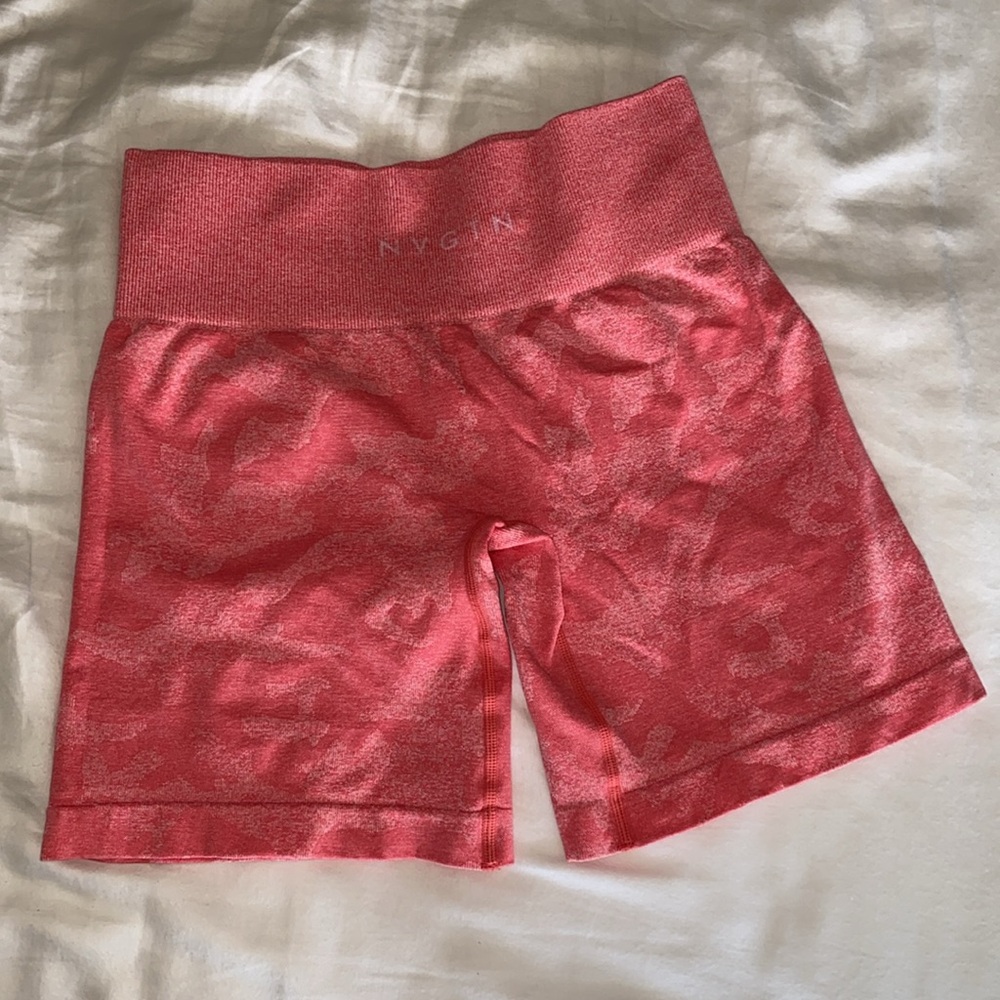 NVGTN Camo Seamless Shorts in Coral Pink - Picture 2 of 5